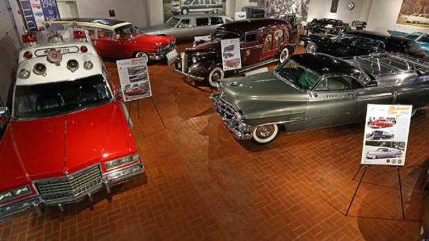  Photo - Gilmore Car Museum
