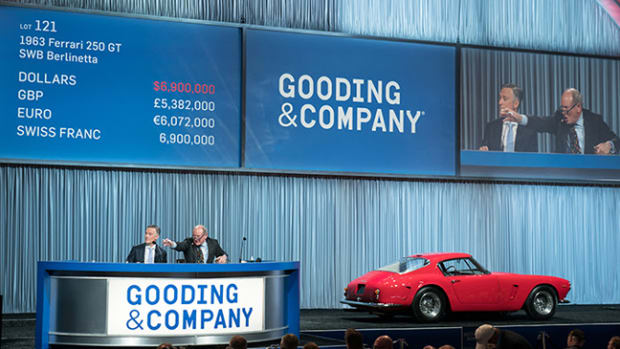  L-R: President David Gooding and Auctioneer Charlie Ross sell the 1963 Ferrari 250 GT SWB Berlinetta for $7,595,000. Photo copyright and courtesy of Gooding & Company. Image by Jensen Sutta.