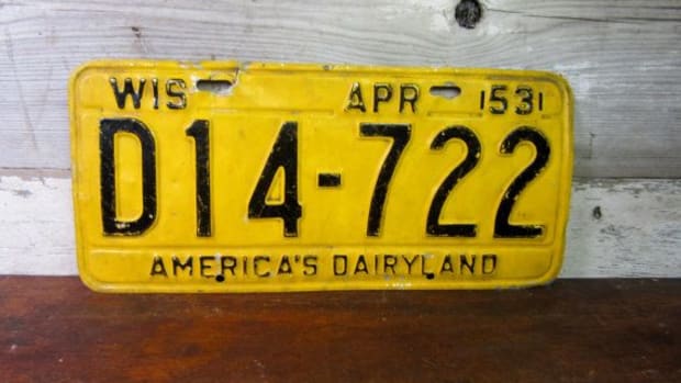 If a bill were to pass, Wisconsin collector car owners could display 1985-and-older year-of-manufacture license plates.