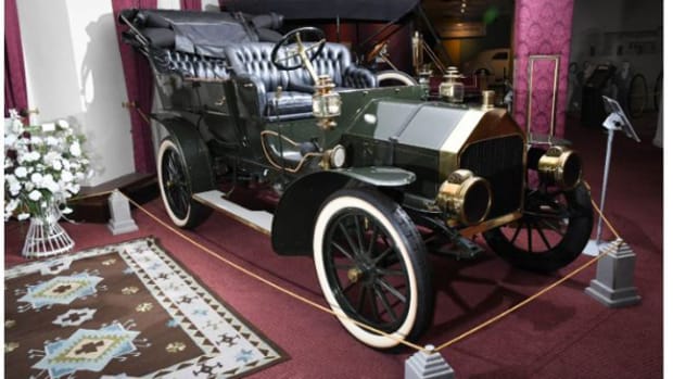  Photo - Auburn Cord Duesenberg Automobile Museum