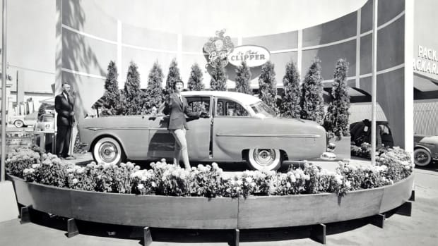 For 1953 a Packard Clipper hardtop offered a sporty flair framed by springtime blooms and the elegant youth of a feminine model. Packard’s promotion of the Clipper range was seldom short of creativity.