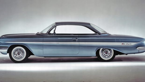 Impala, Impala Super Sport and Bel Air Sport Coupes, all built on the B-body platform, received the bubble-like rear window. These “bubble top” Chevrolets are among the most desired by Chevy enthusiasts.