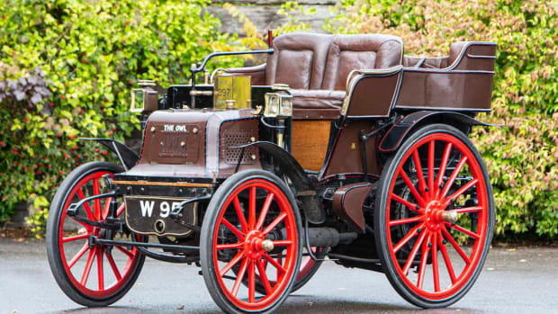 1897-Daimler-Twin-Cylinder-4HP-Tonneau