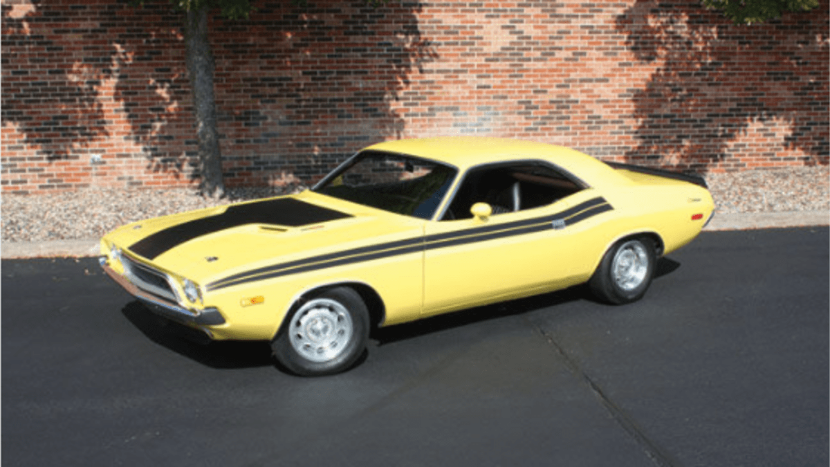 Hot Wheels 1970 70 Dodge 440 V-8 R/T Challenger Muscle Car Mopar light Yellow
