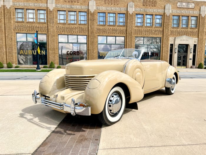 1937 Cord 812 Phaeton with dual side-mount tires