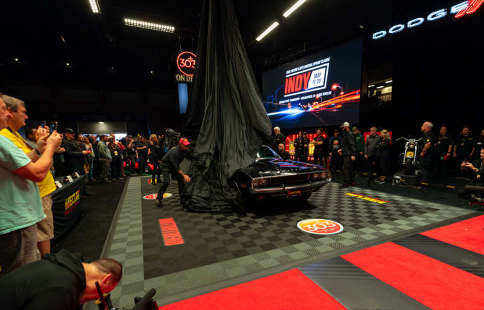 The unveiling of the legendary 1970 Dodge Hemi Challenger R/T SE, known as the “Black Ghost” in the Detroit street racing scene of the 1970s