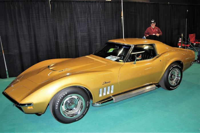 Riverside Gold paint sets off this ’69 'Vette with 427 badges on its hood bump.