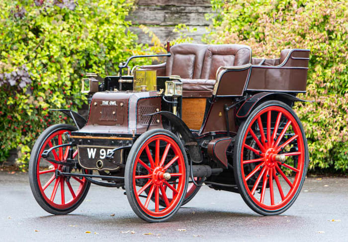 1897 Daimler Twin-Cylinder 4HP Tonneau