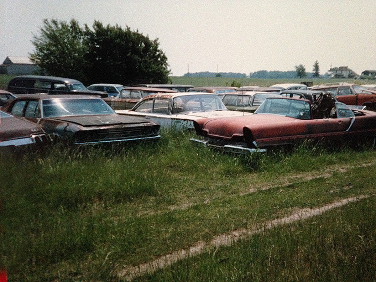 A 1957 Lincoln Premiere was one of many convertibles in the yard, and it’s not the only pot of gold in this image. There’s a 1970 Olds 4-4-2 visible at the far left of the image and a postwar Cadillac coach in the background. The 1960 Chevrolet coupe behind the Lincoln convert is also a desirable car today.