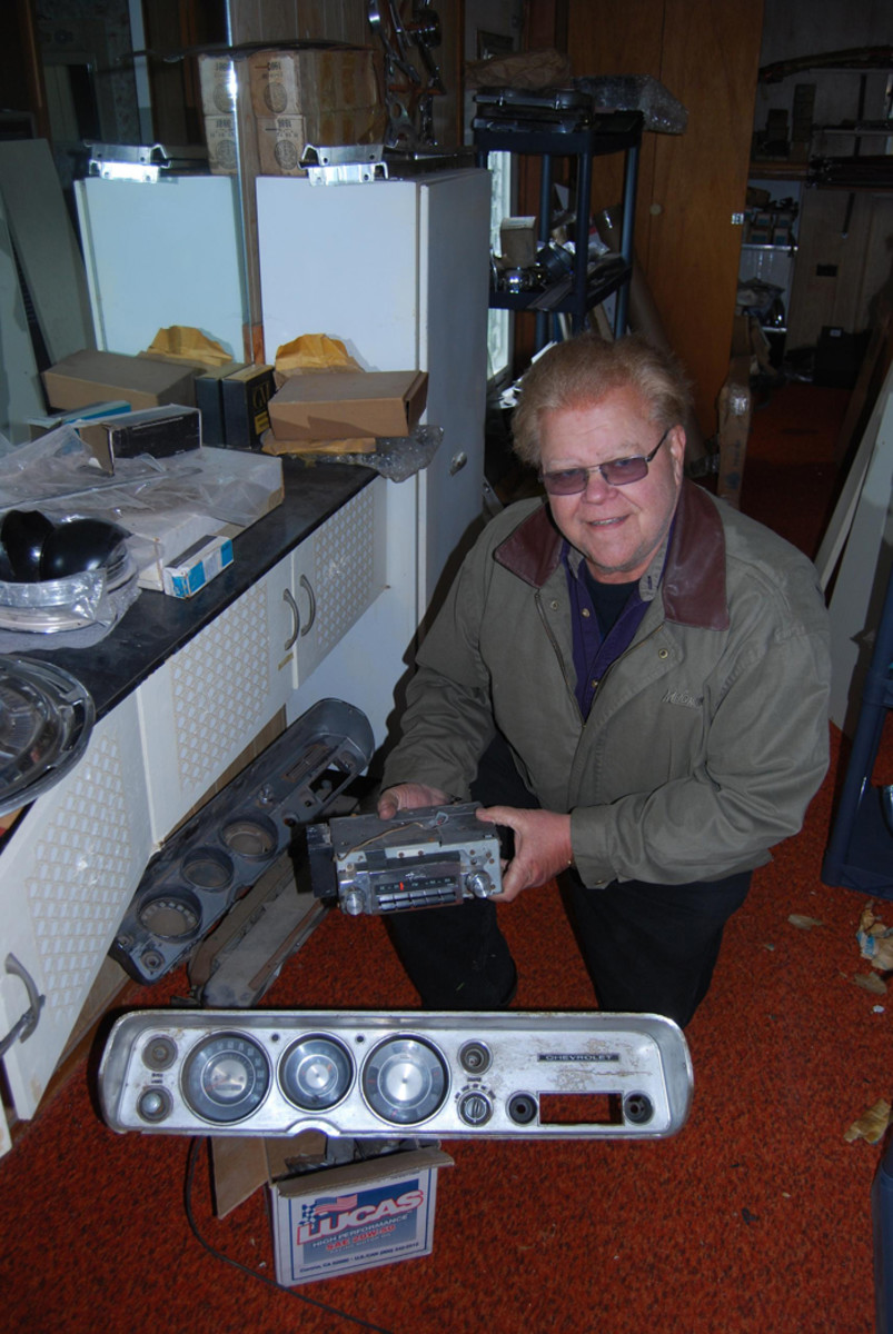 Jim Carlson shows off a rare ’65 Chevelle “factory tach” instrument panel and equally rare Chevy AM/FM radio.