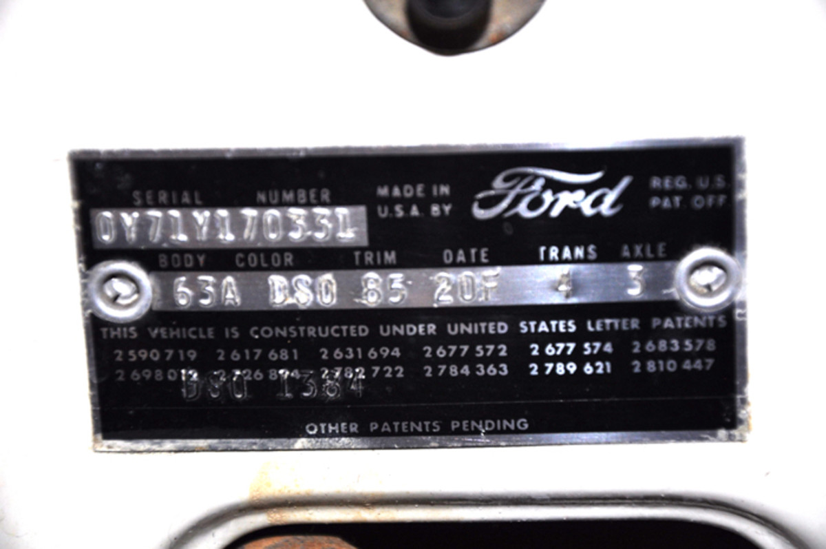 The data plate for the 1960 Ford Thunderbird shows “DSO” where the paint color code would normally be represented with letter codes.