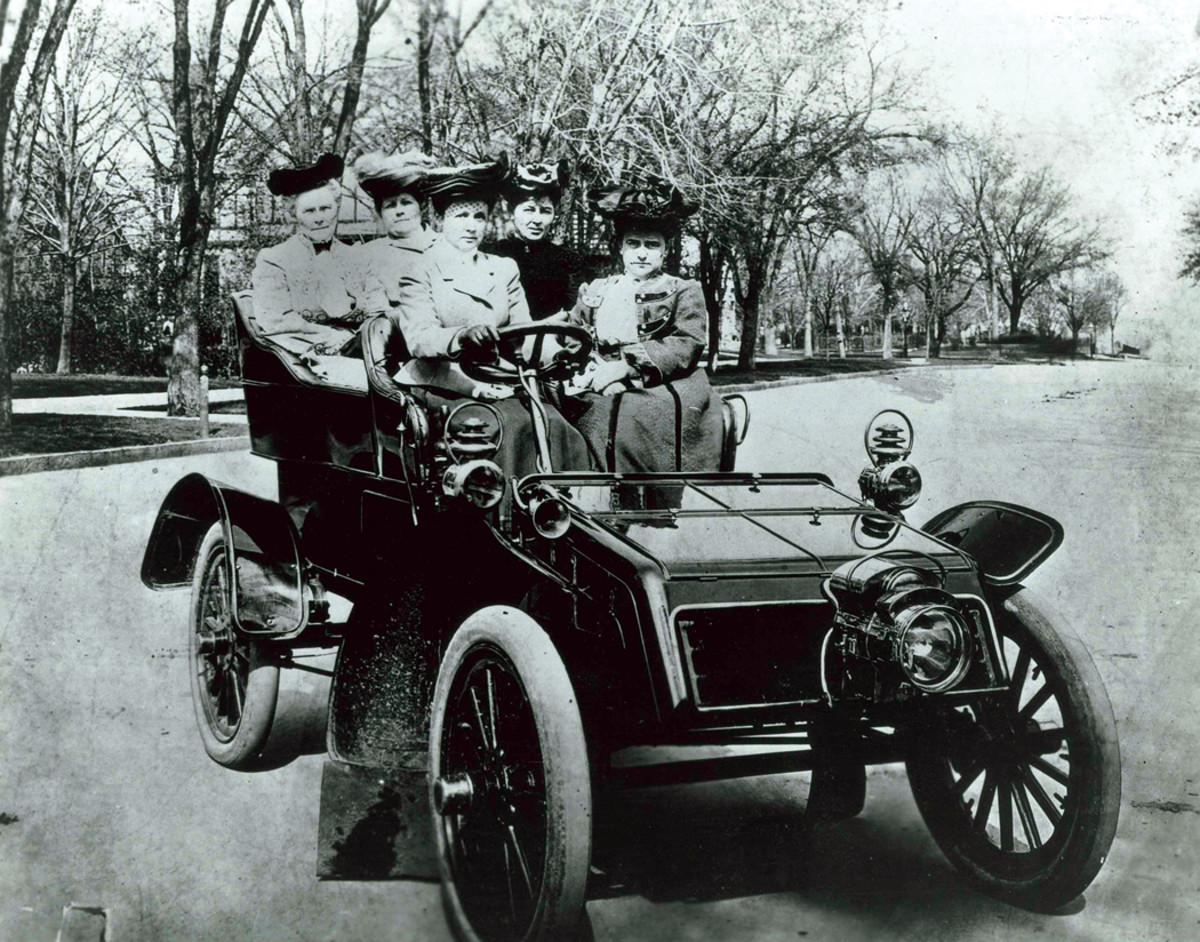 Showing women enjoying a ride in a 1903 Packard was pure gold for promotional purposes.