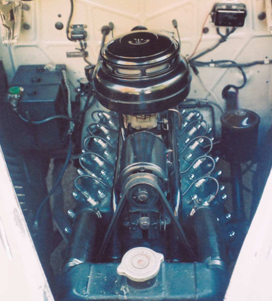 1939-Lincoln-Zephyr-engine