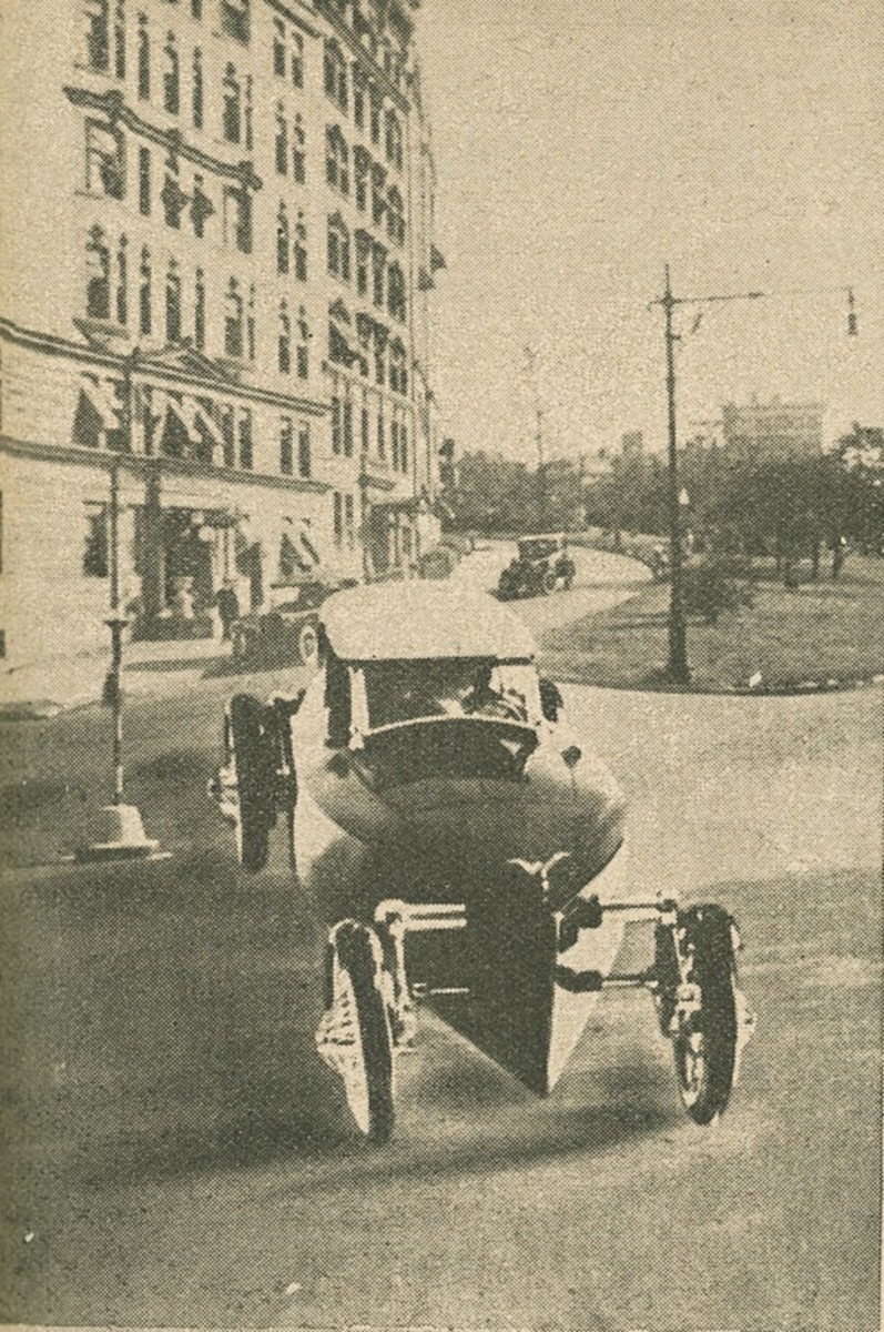 The Auto-Boat on land, as pictured in the November 1921 American Automobile Digest.