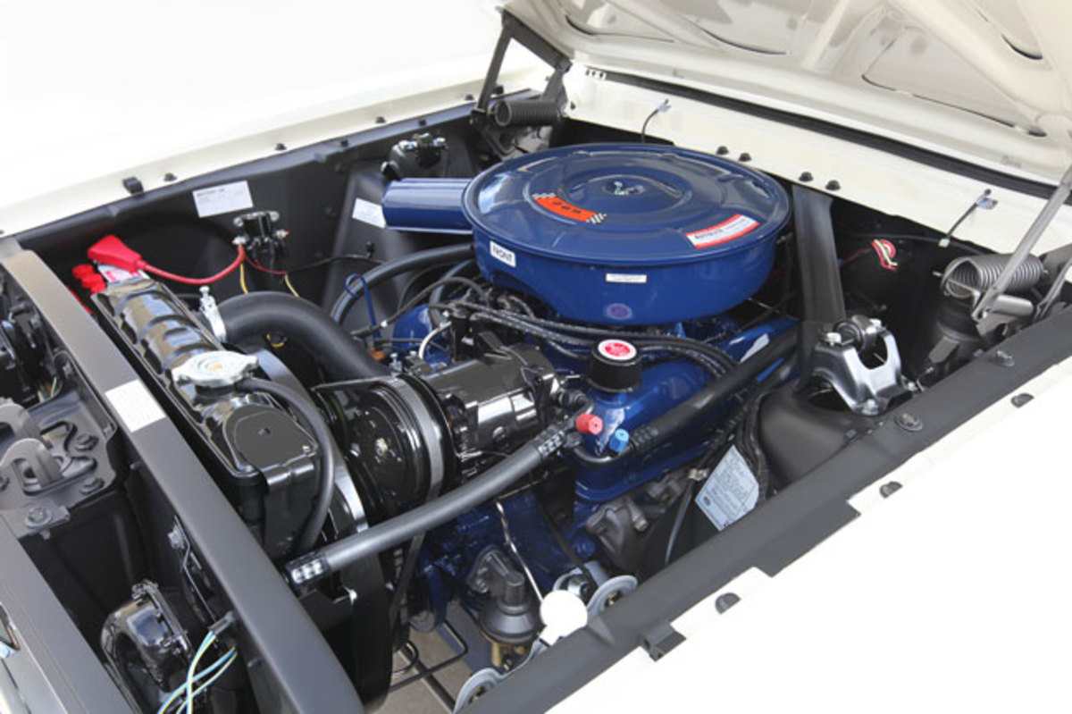 1966-Mustang-engine