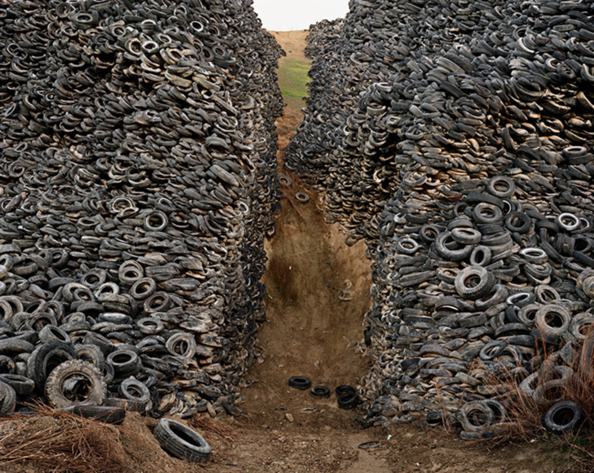  Edward Burtynsky (American, born 1955), Oxford Tire Pile #8. Chromogenic color print, 1999. 27 x 34 in. (68.6 x 86.4 cm). Toledo Museum of Art, Purchased with funds given in memory of Larry Thompson by his children and grandchildren, 2018. © Edward Burtynsky, courtesy Metivier Gallery, Toronto / Weinstein Hammons Gallery, Minneapolis