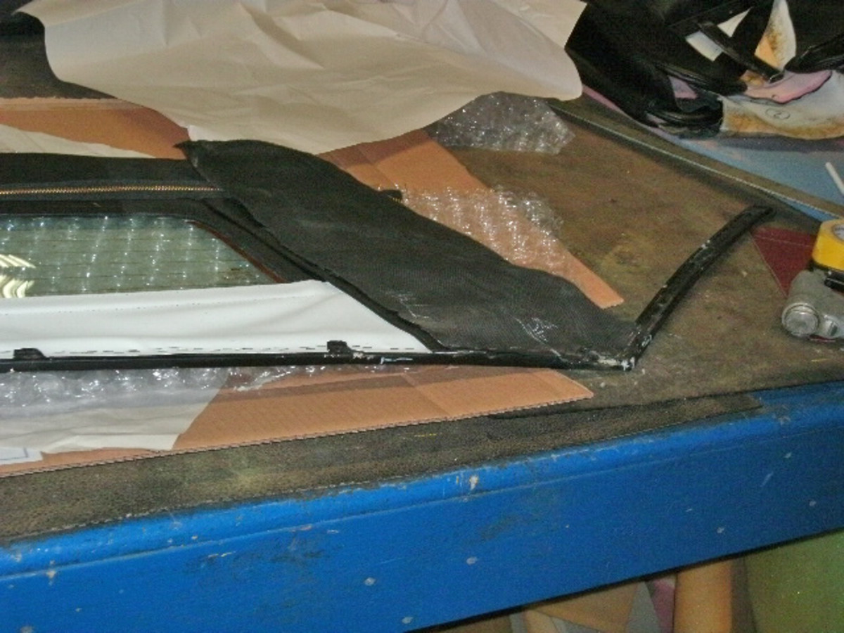 Once the trim stick is aligned with the line on the new rear curtain, they can be stapled together. The rear pads and convertible top can now be attached to the trim stick on the bench, in this sequence, due to the top’s enormous size.
