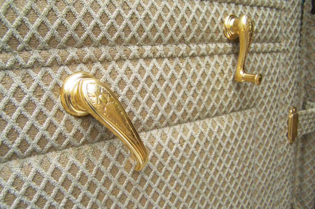  All of the embossed hardware inside closed Pierce-Arrows Series 36 models was gold-plated, and to achieve a perfect restoration, Ferrara had all of it replated.