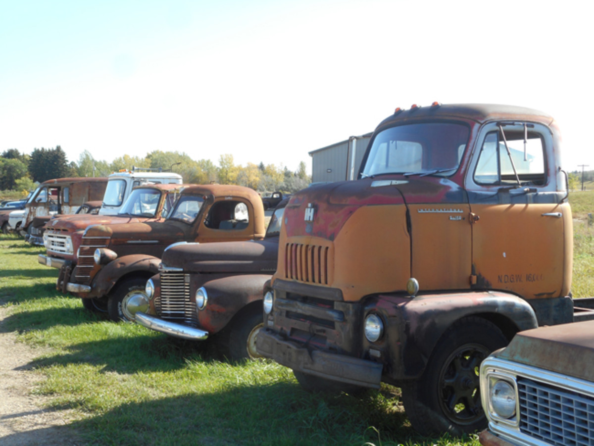 International trucks appear well-represented at Dick’s Auto with this group of heavy- and light-duty haulers.