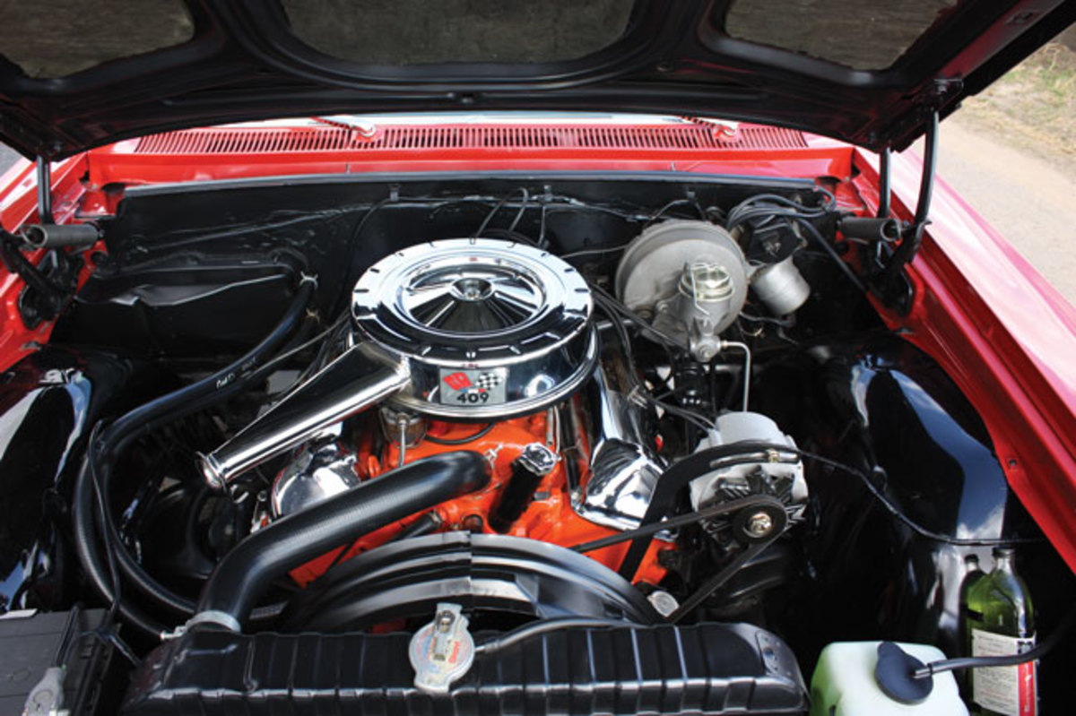 1964-Impala-SS-engine