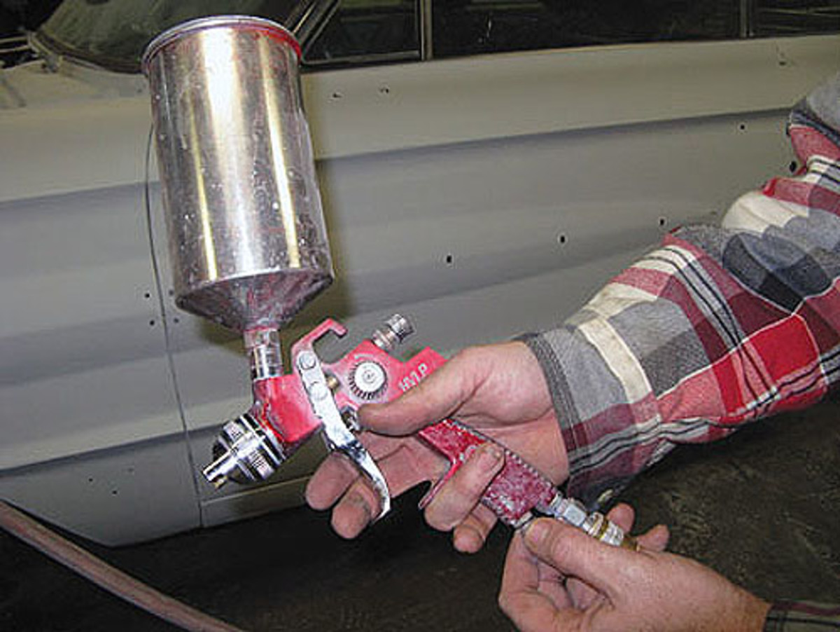  An inexpensive HVLP gun by ATD; note the painter’s hand is on the air pressureadjustment. Setting proper air pressure saves materials and gives a better finish.It’s an art learned by practice.