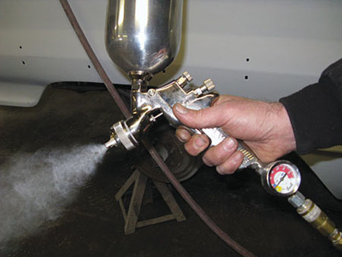  The pressure gauge is clearly visible in this photo showing pattern adjustment.This is an example of a very narrow spray pattern.