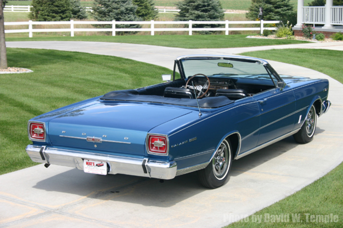  This 1966 Galaxie 500 7-Litre convertible is painted extra-cost, special-order Sapphire Blue, a color normally reserved for Lincolns that year. It is also equipped with the extra-cost deluxe rear-mount antenna and bumper guards.