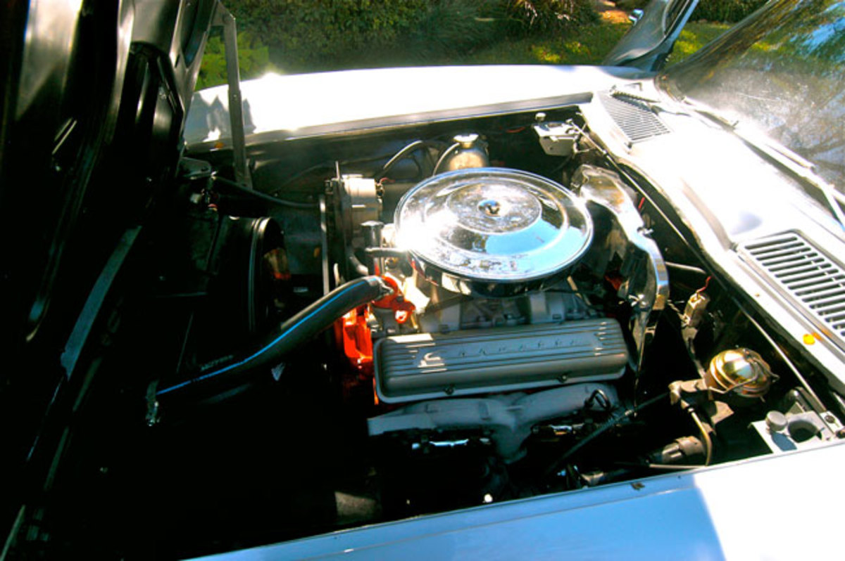 1963-Corvette-engine