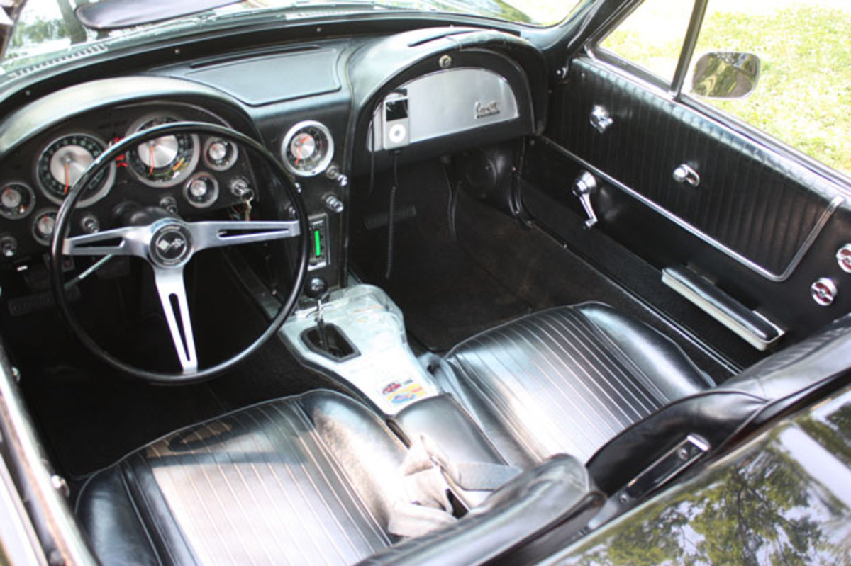 1963-Corvette-interior