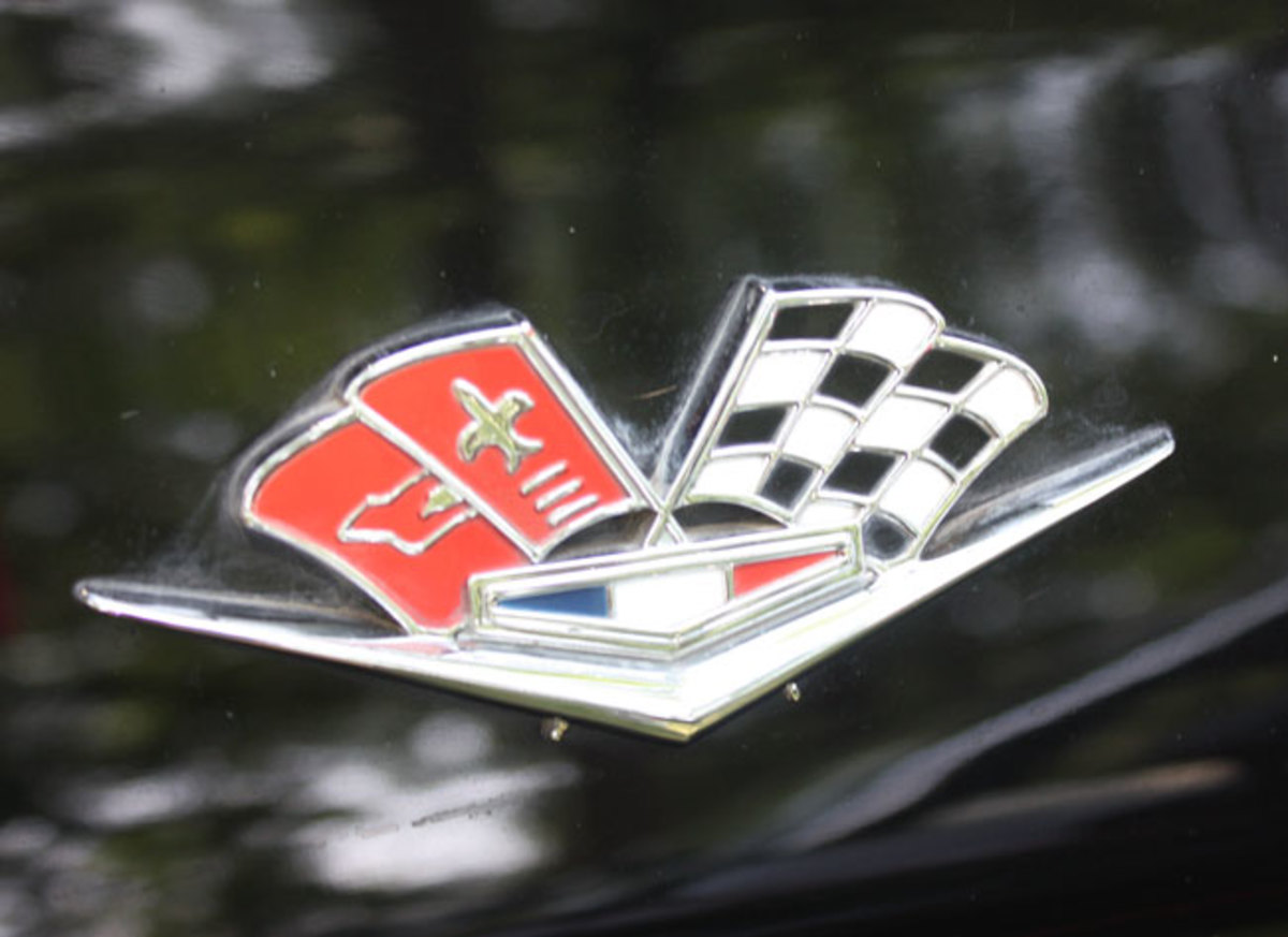 1963-Corvette-emblem