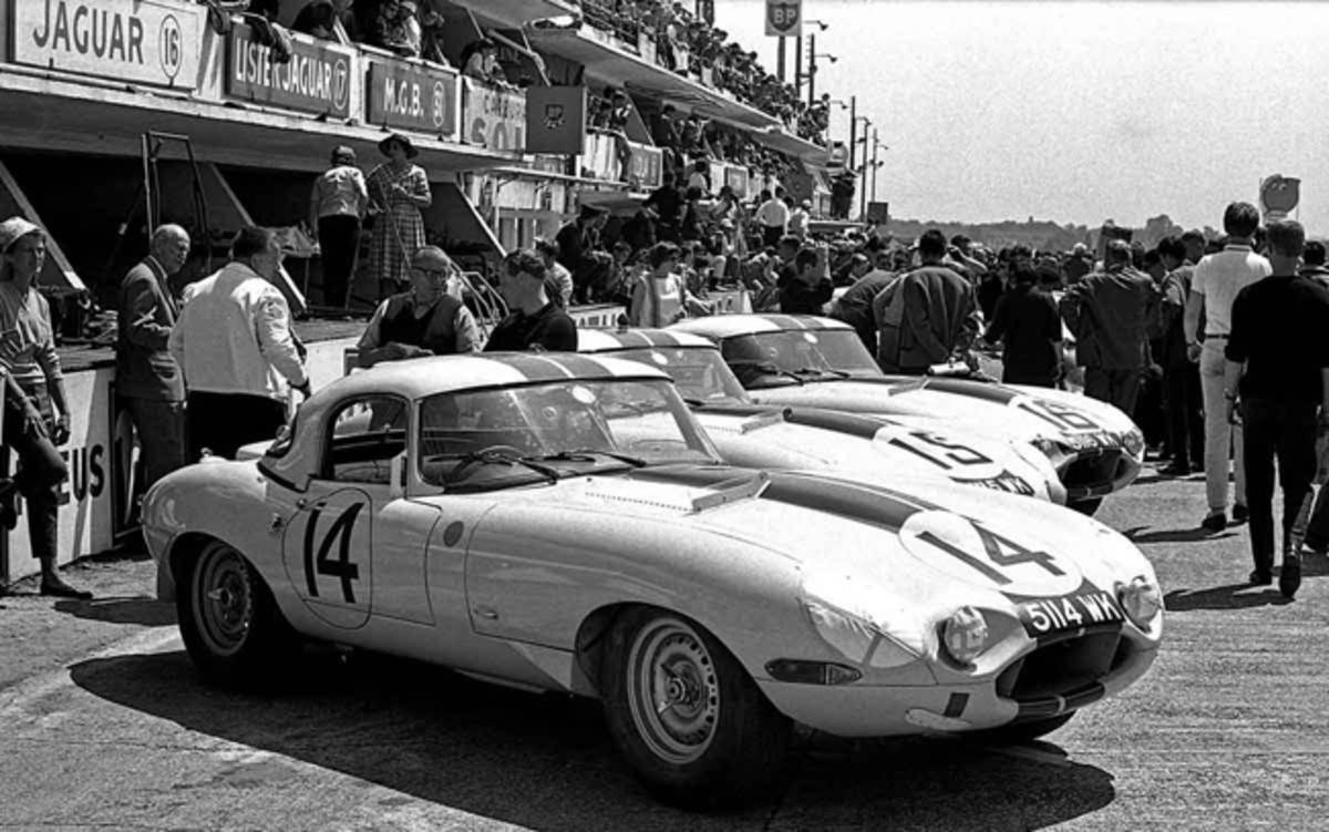  Team Cunningham's Number 14 at the 1963 24 Hours of Le Mans. © GP Library