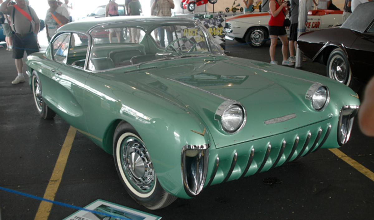 Joe Bortz brought along the 1955 Chevrolet Biscayne GM Motorama dream car, which was displayed in the Teamed to Learn tent of IOLA ’14. Over the weekend, Bortz gave presentations and answered spectators’ questions from the display.