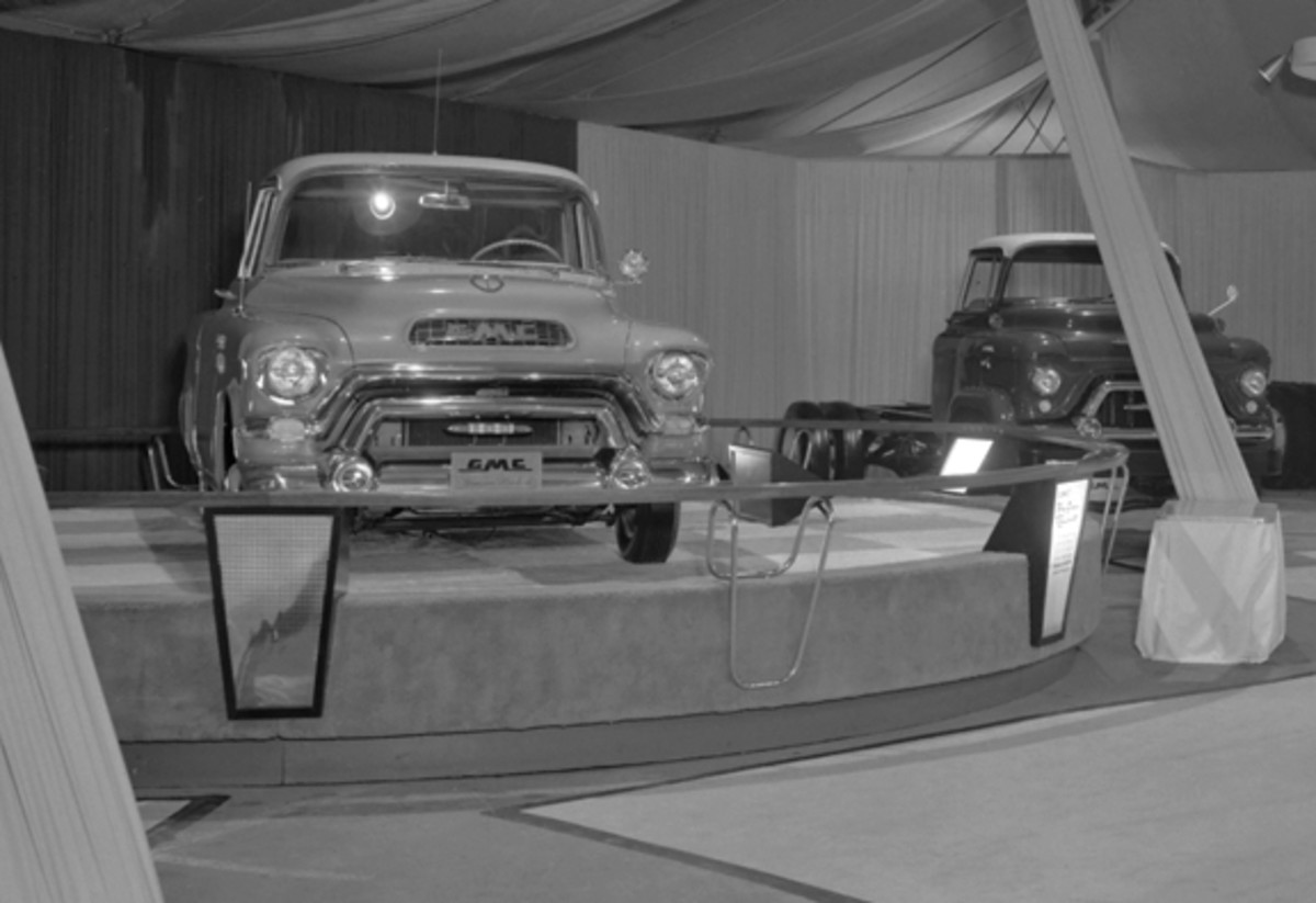  The 1956 GMC Bluegrass Runabout at the Los Angeles stop of the GM Motorama. When blown up, "GMC Bluegrass Runabout" can be read on the front license plate. (GM Media Archive collection)