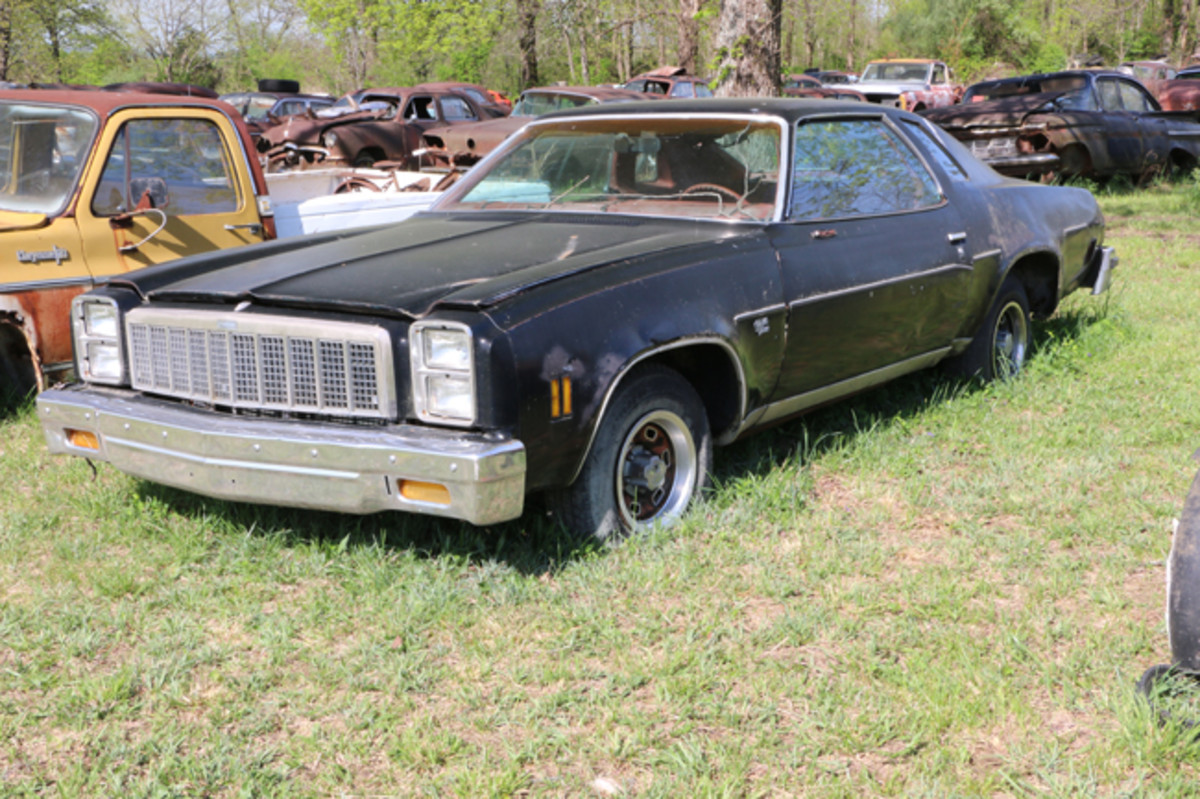  The interior is gone from this 1975 Malibu Classic. When Lyon acquired it, he was told its 350 engine was good.