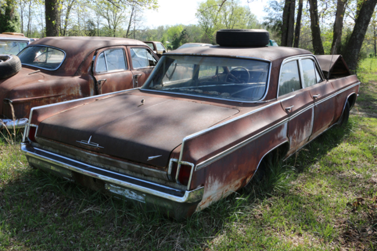  This 1963 Olds Super 88 has a bent hood and is missing its grille, but has other good body parts available.