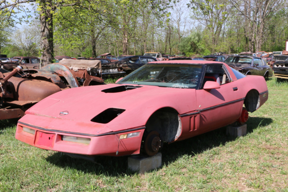  Lyon has a couple of Corvettes in the yard with this 1985 being the best and most complete. It has a good rear window, and good wheels that were taken off and stored.