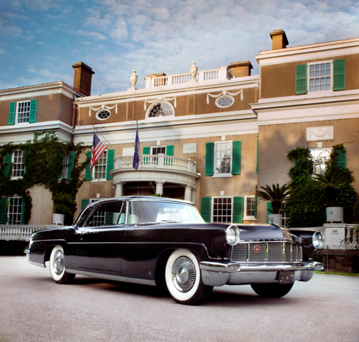  Joe & Mae Armstrong’s timelessly styled 1956 Continental Mark II hardtop coupe from Poughkeepsie, NY proudly occupies the forecourt of President Franklin D. Roosevelt’s Hyde Park, NY home “Springwood” in anticipation of the Lincoln & Continental Owners Club’s September 19th-22th, 2019 Eastern National Meet in the Historic Hudson Valley.