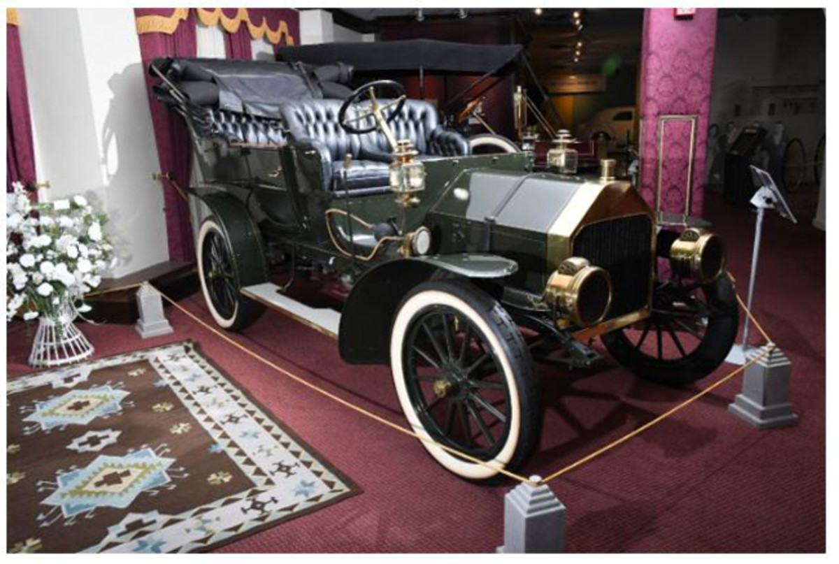  Photo - Auburn Cord Duesenberg Automobile Museum