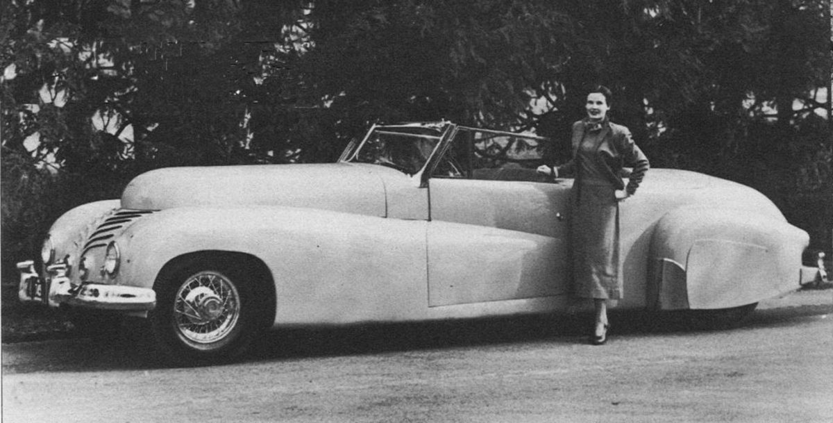  The Duesenberg immediately after W. Jim Roberts scrapped the original LaGrande coupe body and replaced it with this hand-hammered convertible body. The body was built of aluminum by an employee of Roberts' Indianapolis Lincoln dealership. (Randy Ema collection)