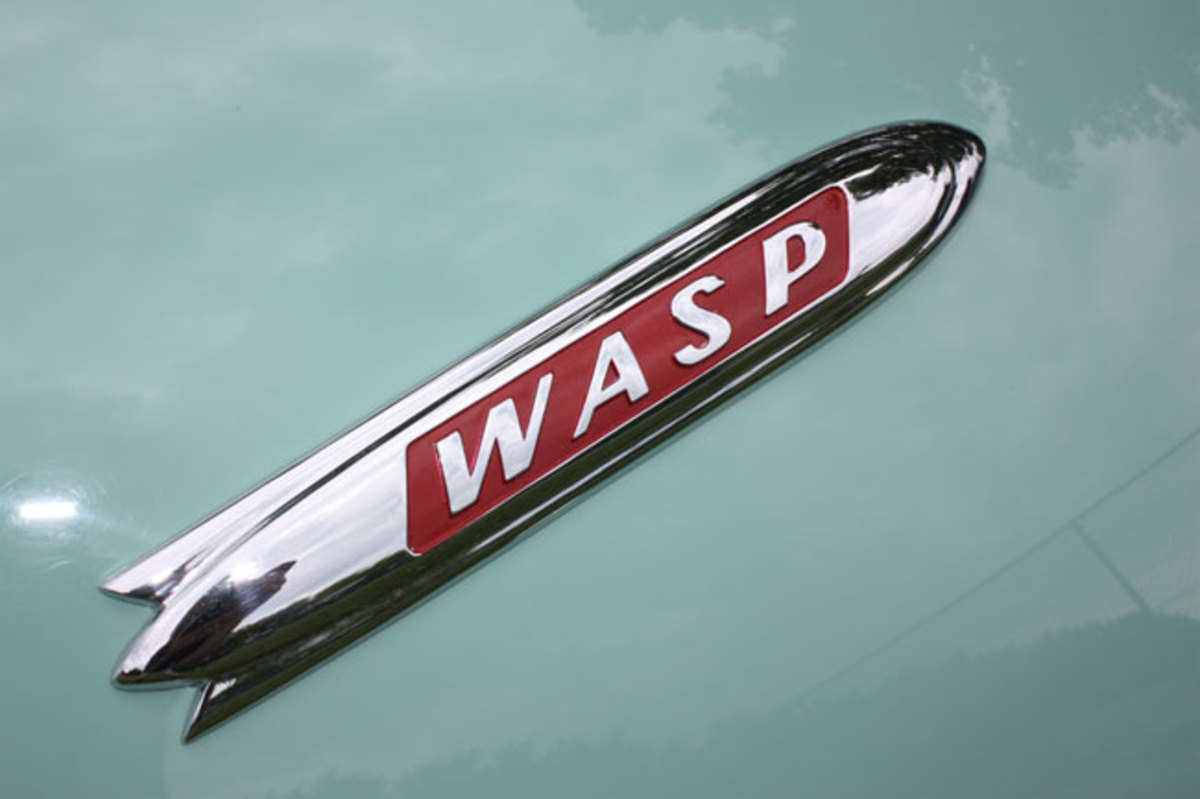 1952-Hudson-Wasp-badge