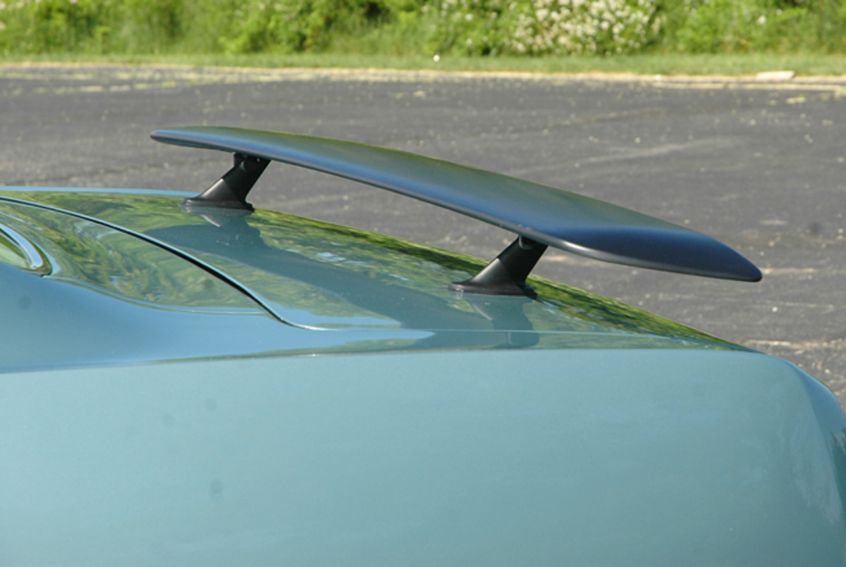  The deck lid mounted "Go-Wing" spoiler