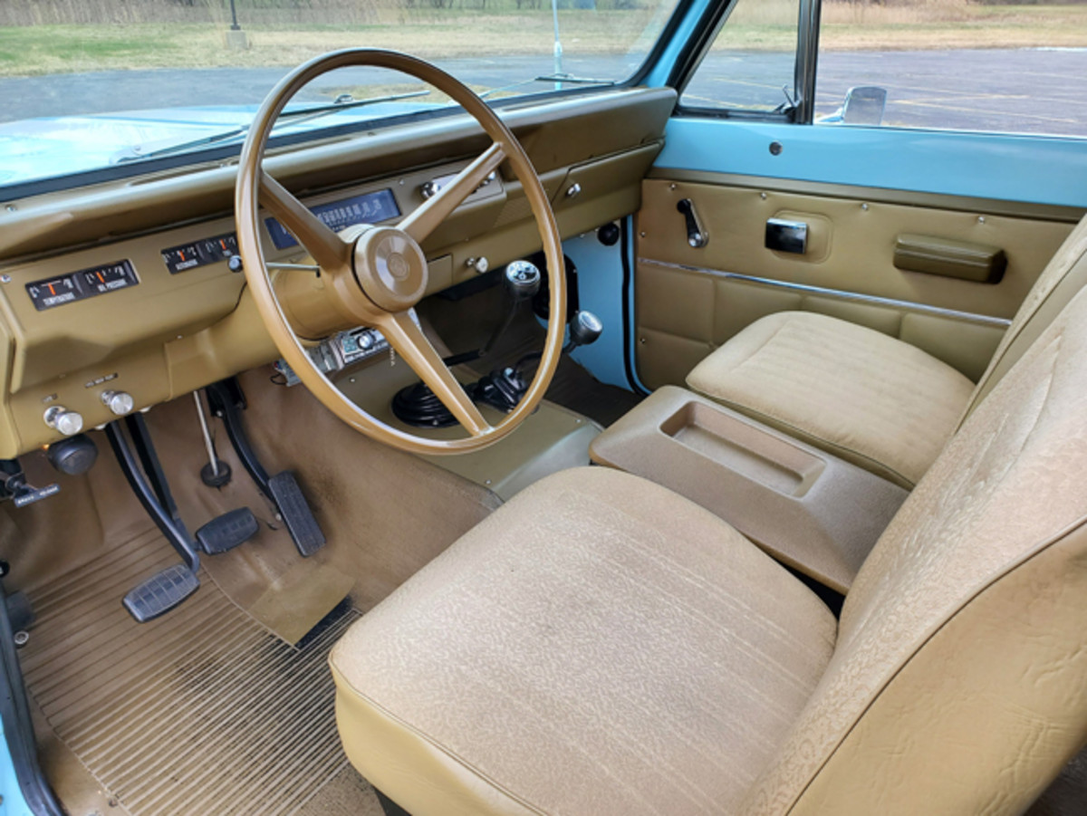  The Sage Interior Trim Package included the fancier seat upholstery and matching padded door panels. The cabin also includes a cigar lighter, courtesy light, dome light, center storage bin and a sliding rear quarter window.