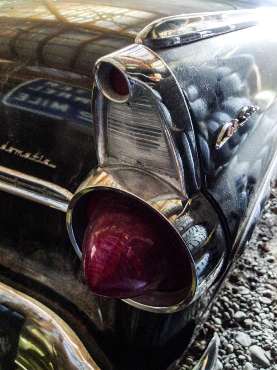 Out back we discover a subtle surprise. 1959 Buick taillamps are a pretty close fit. As y’all may recall, this was once a popular swap among the custom crowd.