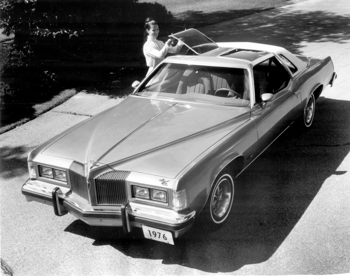 50-1976-Pontiac-Grand-Prix-T-topsBW-copy