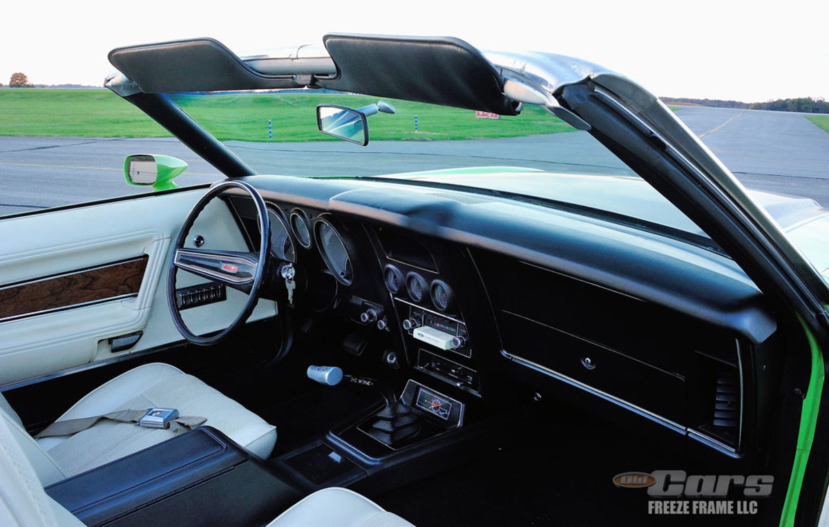 The original interior shows little sign of use. Note this 1971 SCJ has the factory four-speed with Hurst Shifter option.