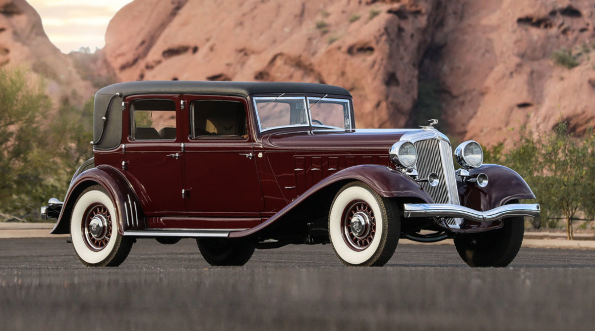 1933 Chrysler CL Imperial Closed Coupled Sedan