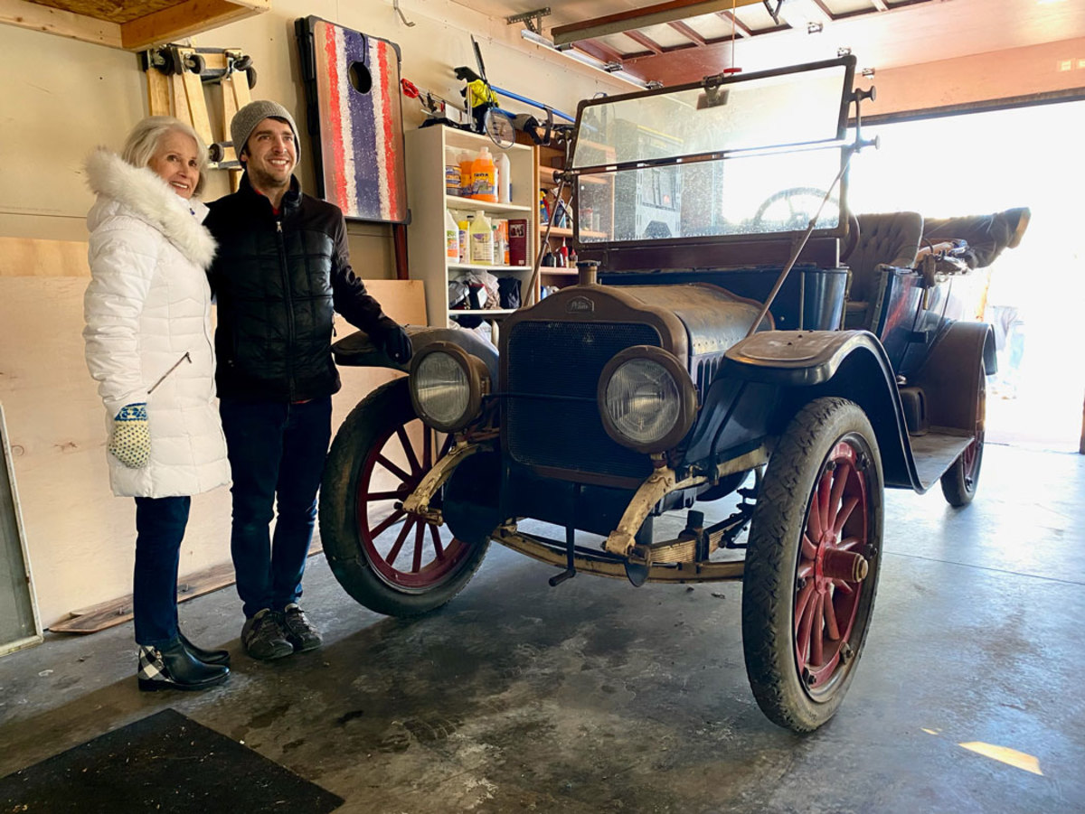 James Steinberg and Judy Orth, Ronald Chappell’s youngest daughter and Steinberg’s grandmother, reunited with Chappell’s 1913 White Model 30 touring.