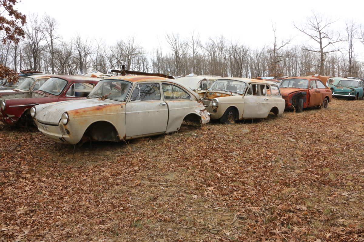 This section of the yard is where you’ll find a lot of fastbacks, although there is a station wagon sandwiched between the two cars in the foreground.