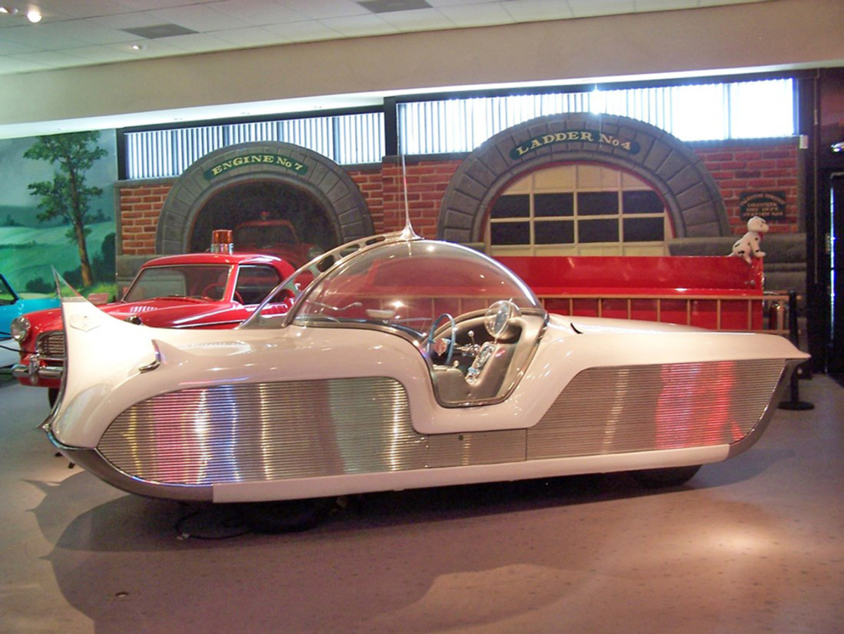 The futuristic 1955 Metropolitan Astra-Gnome dream car is wild looking.