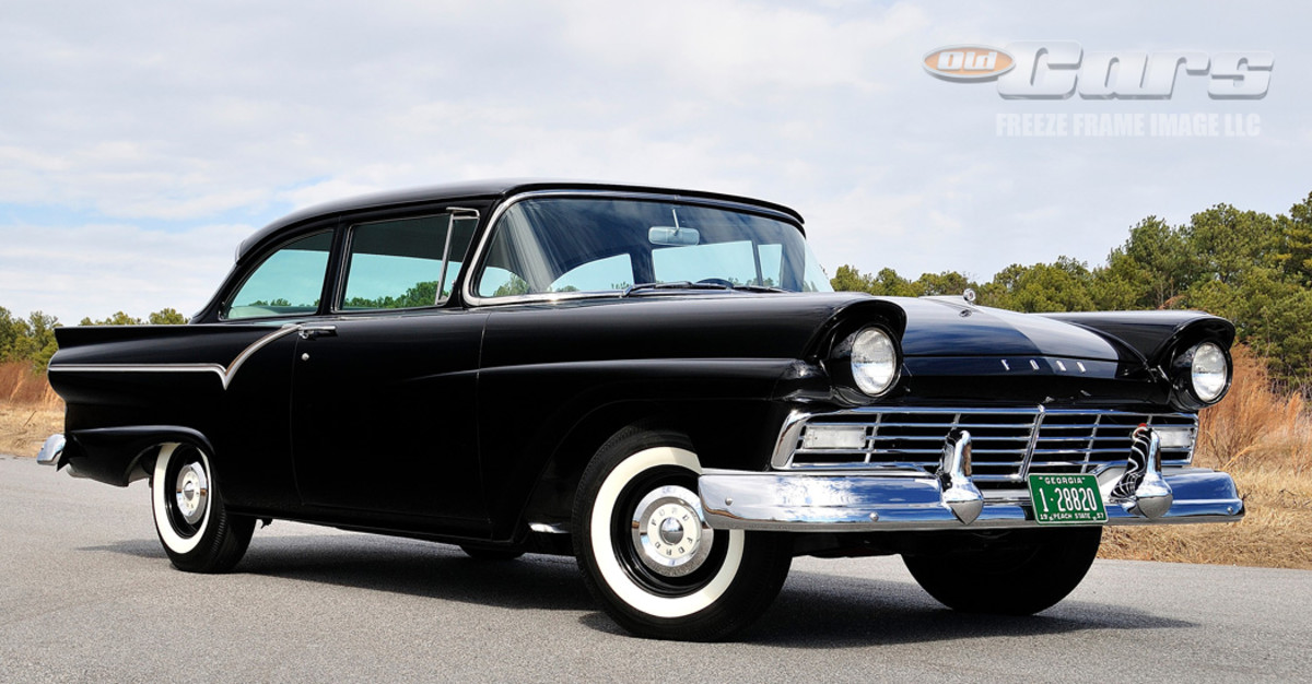 The Custom two-door sedan was the least-expensive and lightest 1957 Ford model. Side trim was limited to the rear quarter panel, whereas other Fords had full-length side trim.